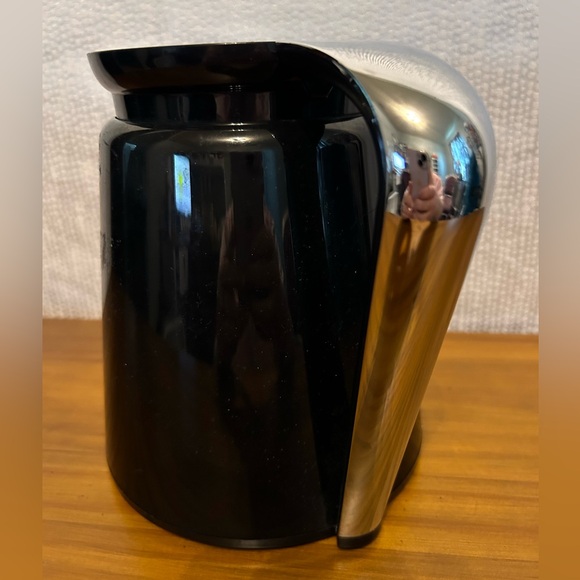 KEURIG 2.0 Black COFFEE INSULATED POT 4-6 Cup K CARAFE 32oz. Silver Handle - Picture 4 of 11